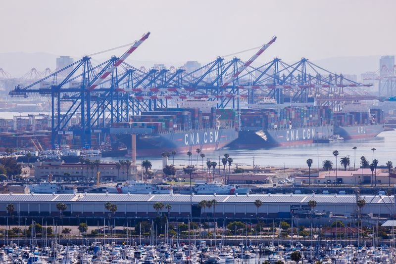 © Reuters. Container ships are shown at the Port of Los Angeles from San Pedro, California, U.S., June 23, 2023.   REUTERS/Mike Blake